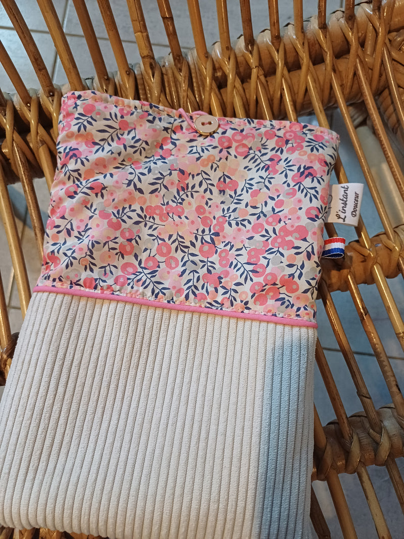 pochette à livre fleurie et velours beige